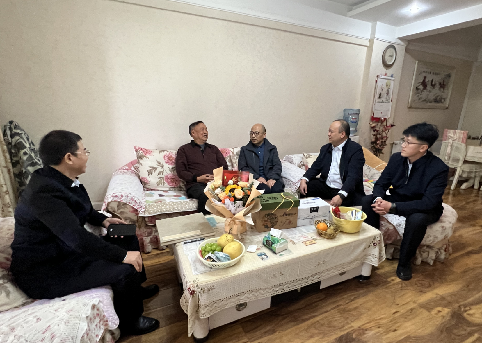 公司在重陽節開展慰問活動